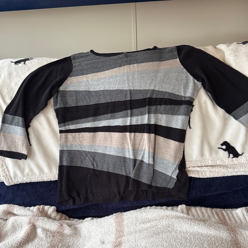 Dana Buchman Black and Gray Knit Top